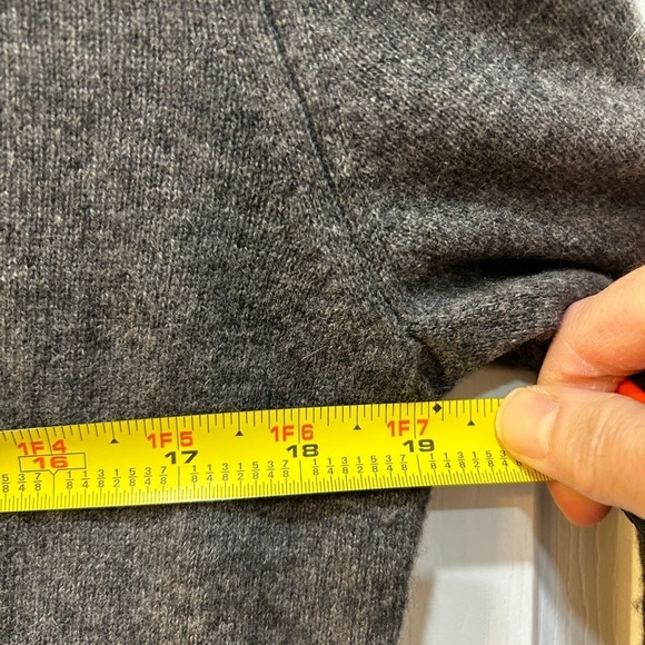 Prive Cashmere Sweater Women’s L Turtleneck Luxury Preppy Academia Holiday Cozy - Picture 5 of 8